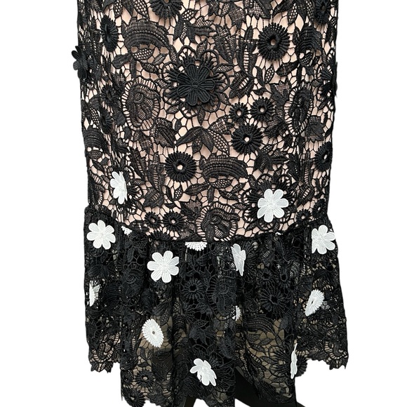 Monique Lhuillier Dress - Picture 9 of 17